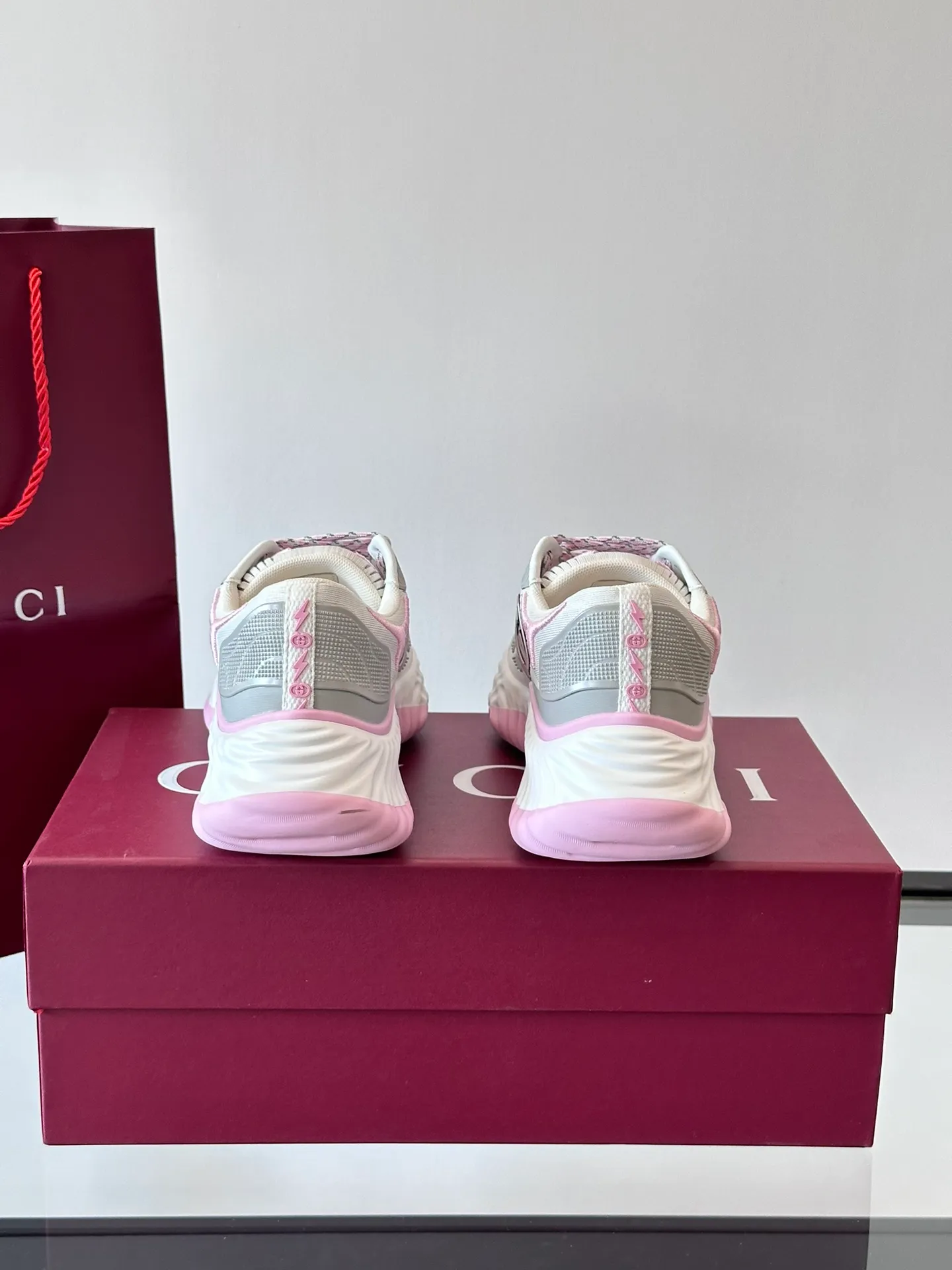 Men's Men's Shoes💰p760 "Gucc*" Ri Men's Men's Shoes💰p Men's Men's Shoes💰ple Series 2024ss👫Couple Style Casual Sports Shoes, buy the original and accurately reproduce it! Restore the quality of details, Gucci Ri men's shoes 💰p men's shoes 💰ple series sports shoes are made with innovative stitching technology to create a flowing texture like water. The leather design is paired with three-dimensional interlocking Double G leather patches and Gucci letter metal accessories, creating a free flowing texture of the entire shoe with a 3D effect. A classic and versatile piece that feels super comfortable on your feet! Male 39-44 Female 35-39